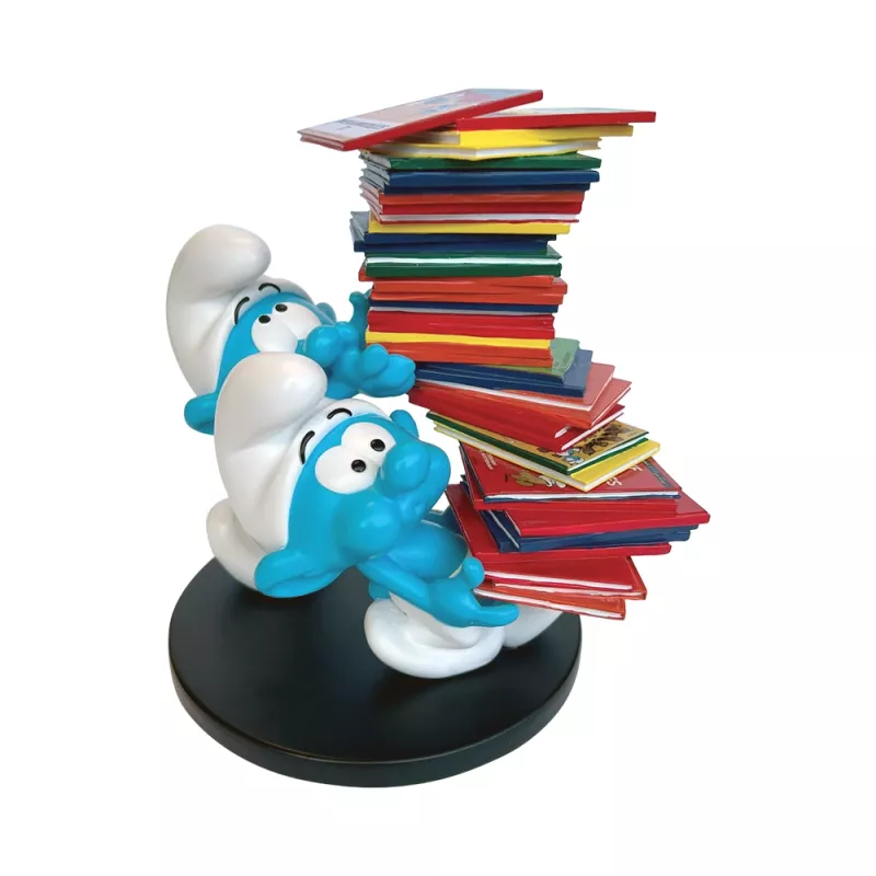 Figurine de collection en résine Les Schtroumpfs sur pile d'albums BD Plastoy Peyo